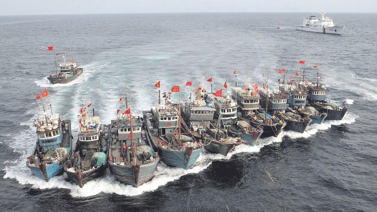 Pesquers xinesos vigilats per una patrullera equatoriana