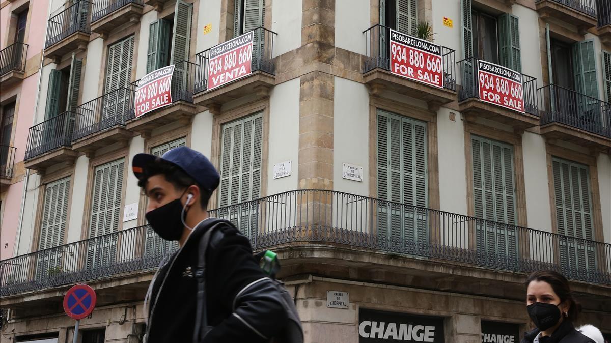 Piso en venta en un edifico a pocos metros de la Rambla.