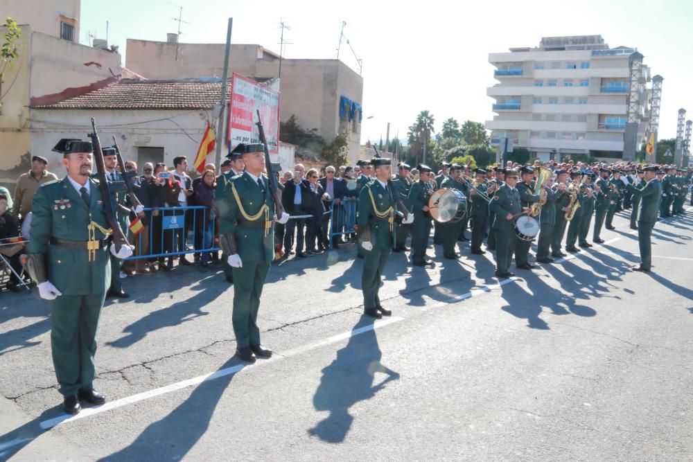 El Ayuntamiento rindió homenaje a la presencia de la Guardia Civil en Orihuela y su 175 aniversario con el descubrimiento de un monumento