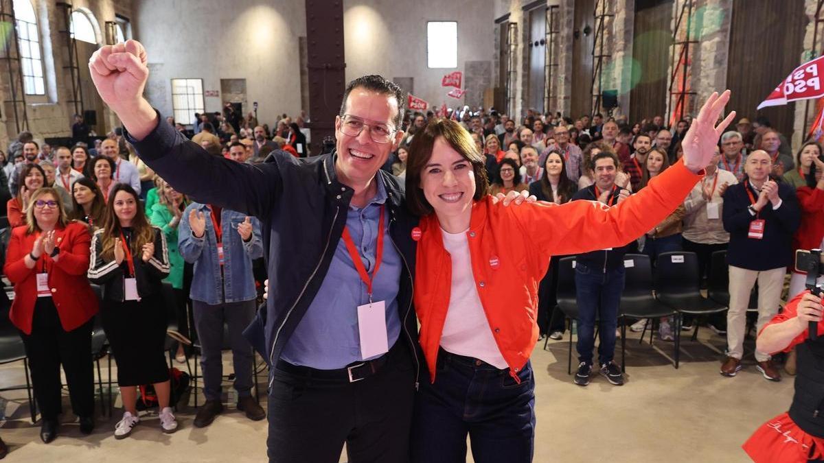 El secretario provincial del PSOE alicantino, RubénAlfaro, con la secretaria general del PSPV-PSOE, Diana Morant, en el congreso provincial celebrado el 4 y 5 de abril en Alcoy.