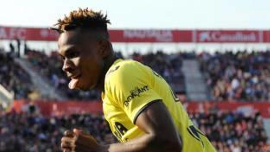 Samu Chukwueze celebra uno de sus goles de la temporada en Girona.