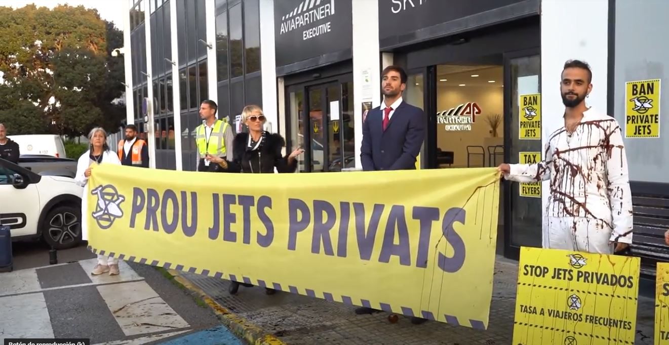 Protesta contra los jets en el aeropuerto de Ibiza