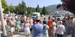 Moaña endurece sus protestas para reclamar urgencias y corta el tráfico en A Xunqueira
