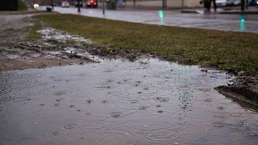 Acumulación de agua en el parque de San Martín. | Jose Luis Fernández