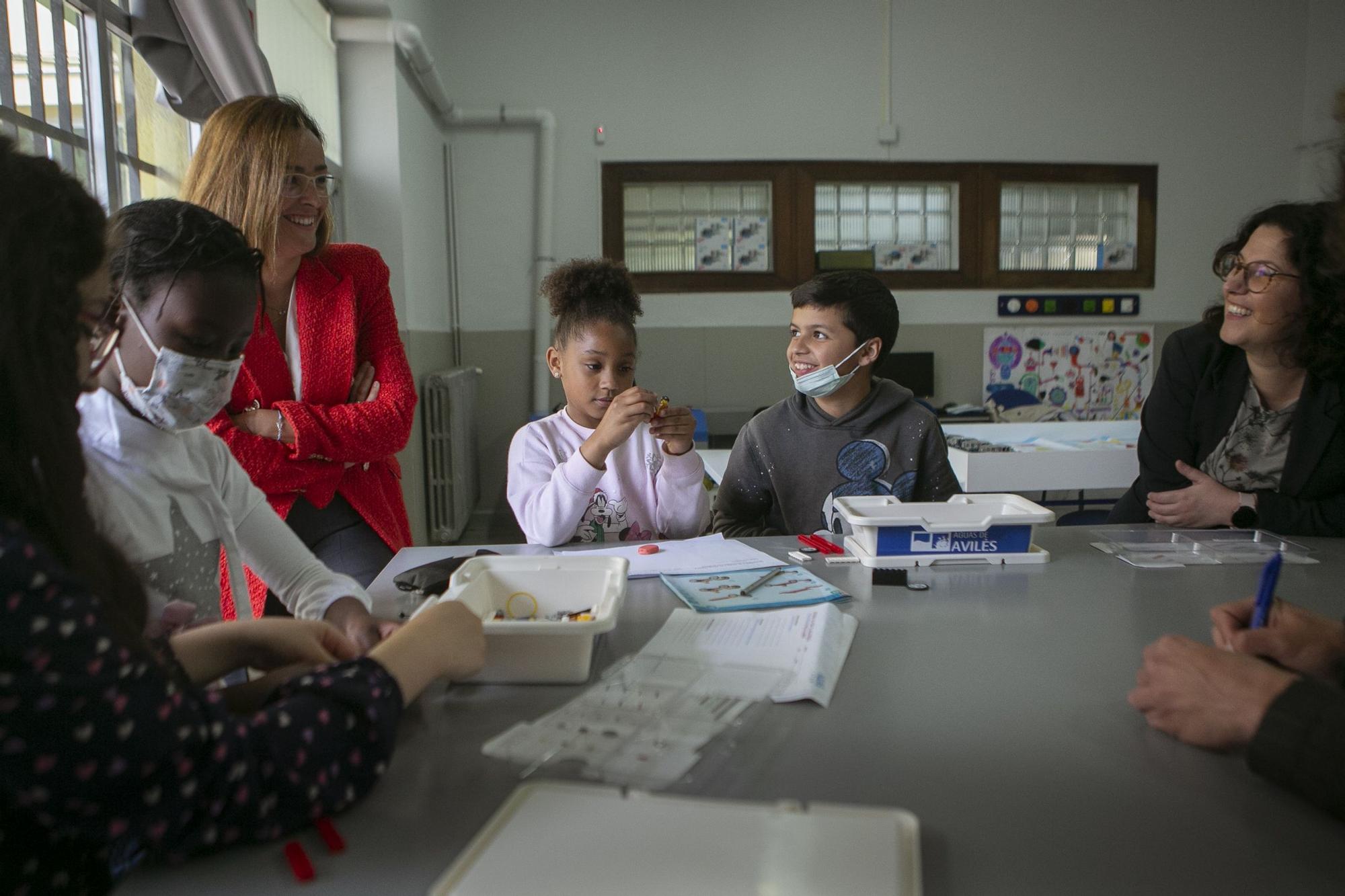 Taller de robótica de las alumnas del Colegio Llaranes