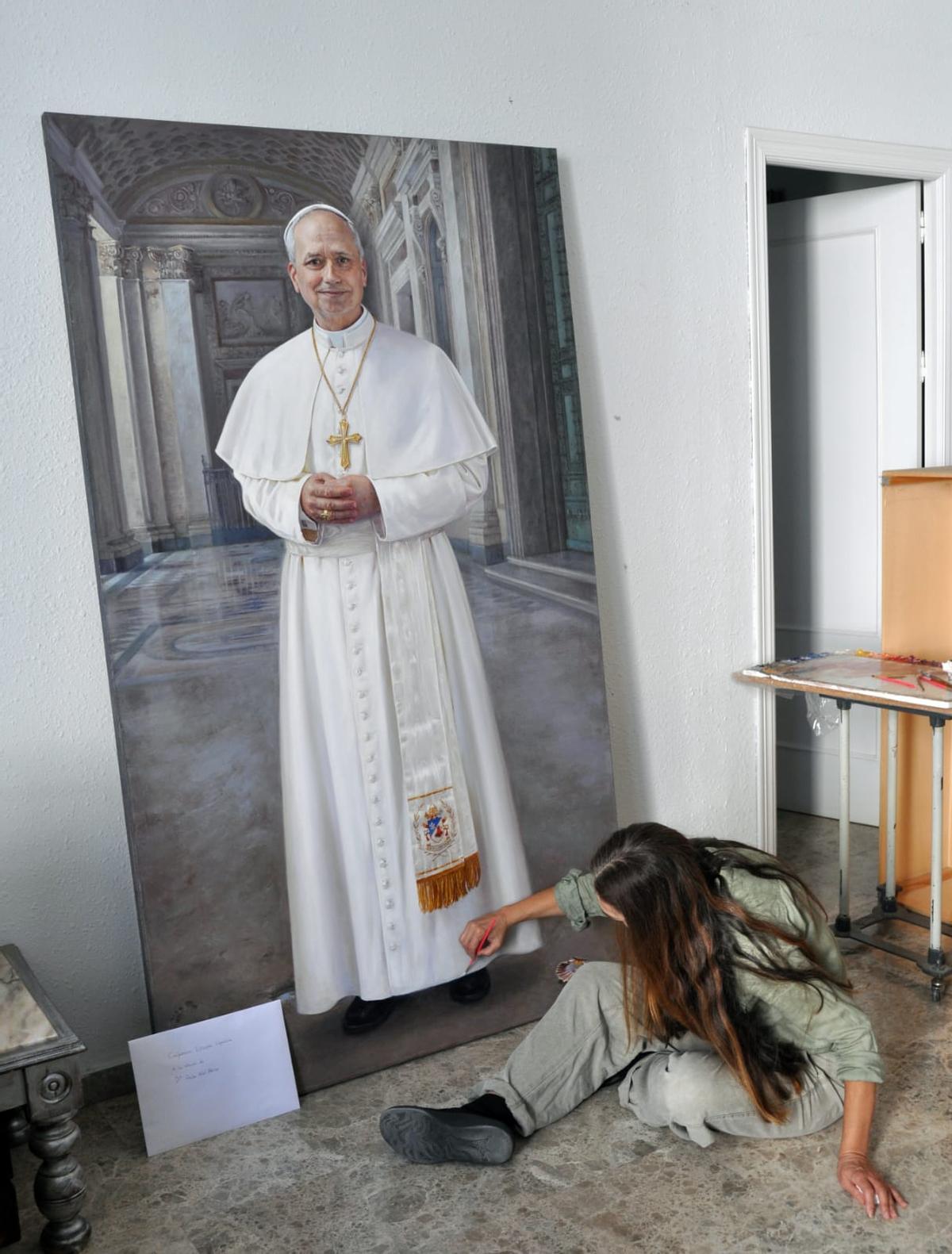 La cordobesa María José Ruiz trabaja en el retrato del Papa León XIV.
