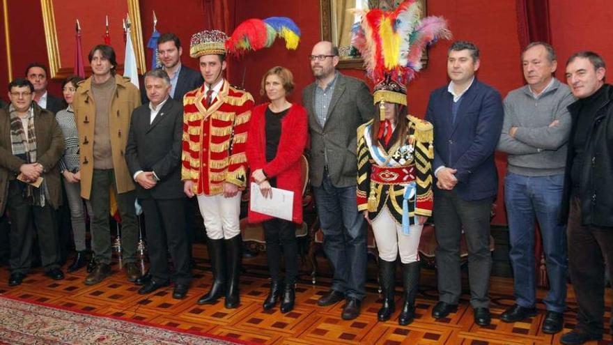 Representantes de A Estrada, Silleda y Vila de Cruces participaron en la firma del convenio, ayer, en Santiago. // Xoán Álvarez