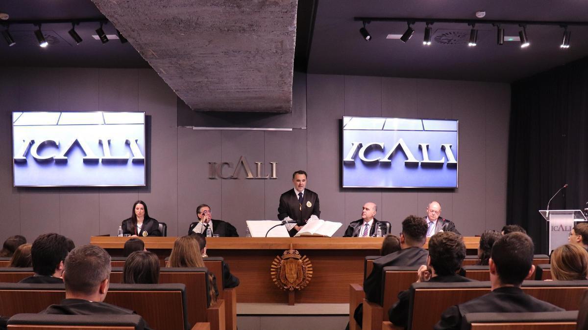 El Colegio mantiene una relación permanente con profesionales de todos los ámbitos.