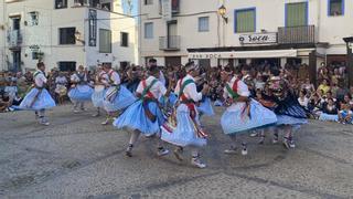 Peñíscola baila a la Ermitana y celebra este sábado su día grande de las fiestas