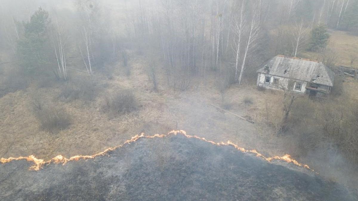 Vista aérea del incendio en la región de Chernobyl..