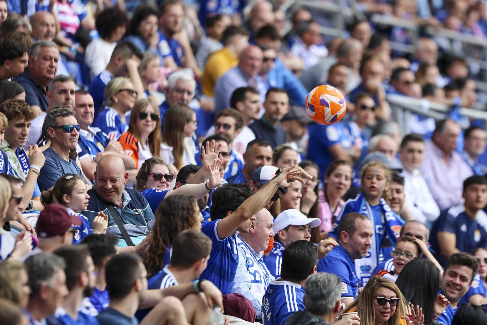 EN IMÁGENES: Ambientazo en la valiosa victoria del Oviedo contra el Zaragoza