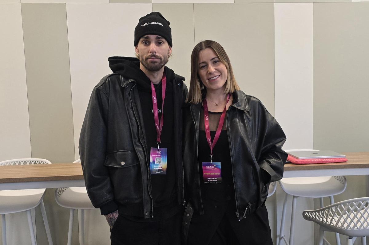 Rubén Cruz y Diana Núnez, creadores de la primera influencer digital este viernes en Badajoz.