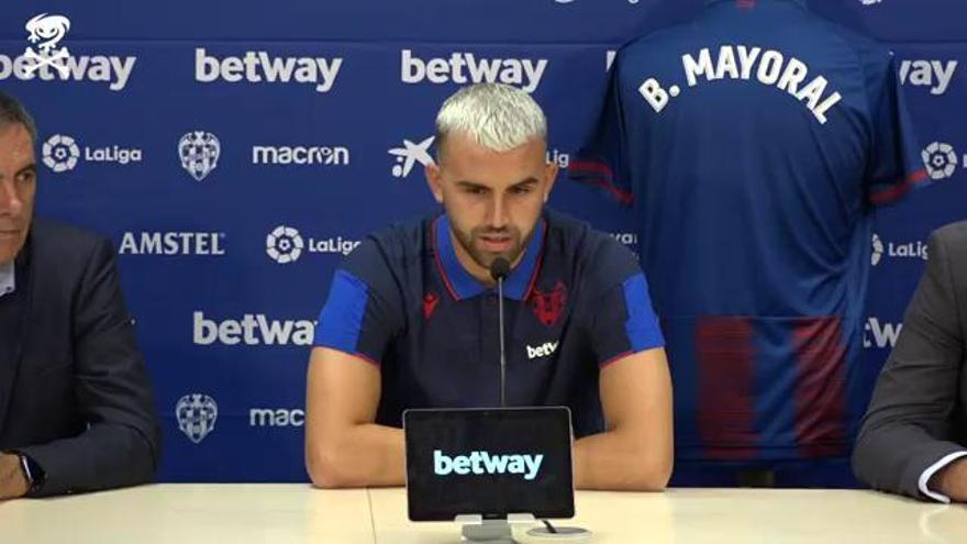 La ilusión de Borja Mayoral en su presentación con el Levante UD