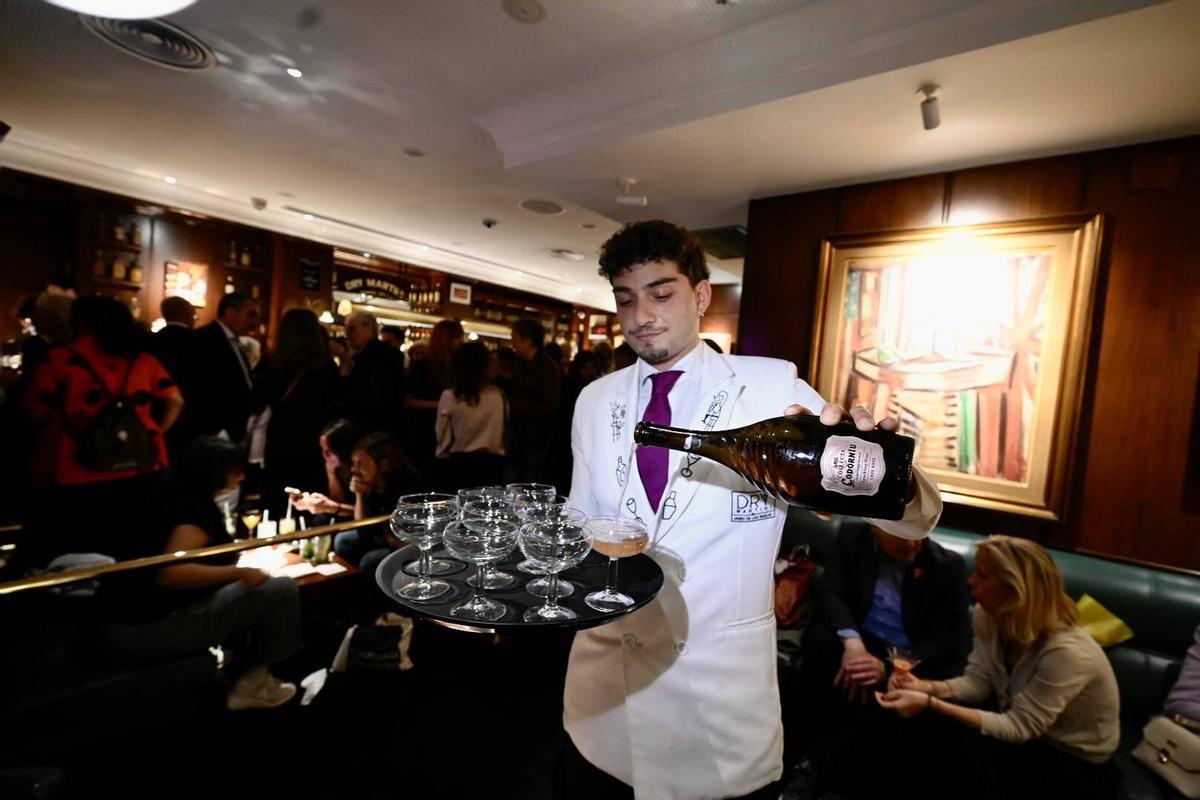Ambiente en la fiesta del suplemento literario de EL PERIÓDICO, 'abril', en el Speakeasy 2026. Ambiente en la fiesta del suplemento literario de EL PERIÓDICO, 'abril', en el Speakeasy 2026.