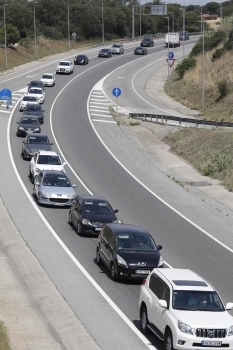 Retencions a les principals vies d'accés a la Costa Brava