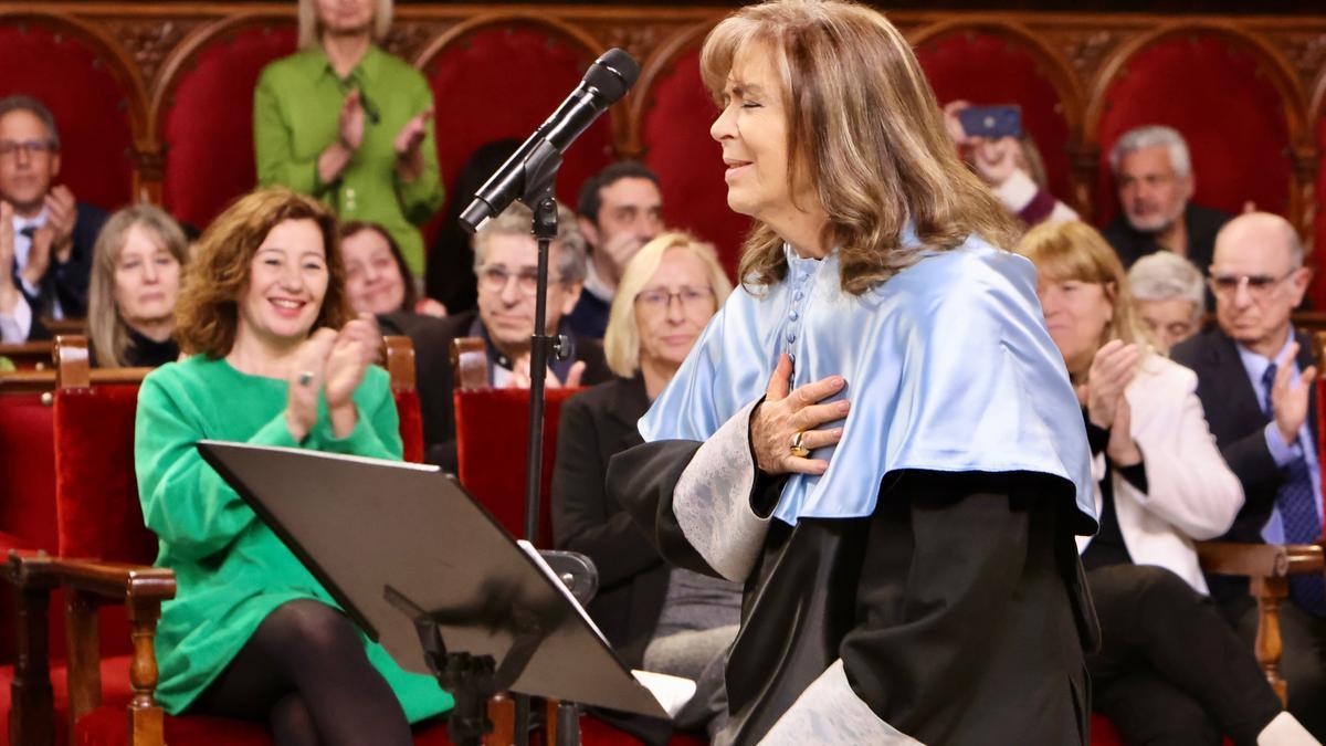 Maria del Mar Bonet y Joan Manuel Serrat defienden la música y la libertad en su 'honoris causa' por la Universitat de Barcelona