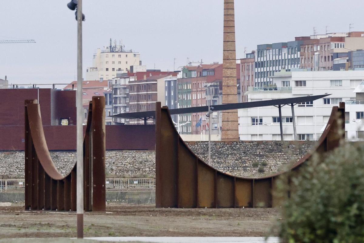 El avance de los trabajos para recuperar Naval Gijón, en imágenes