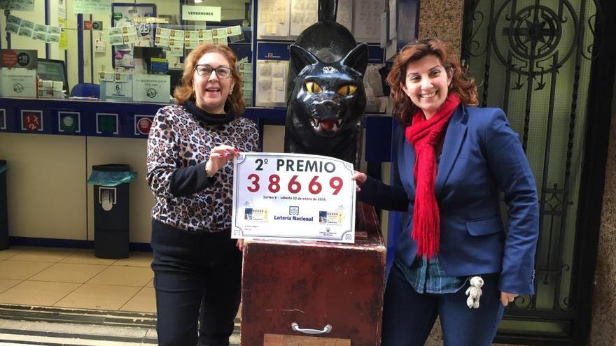 El Gato Negro vende el segundo premio de la Lotería Nacional.