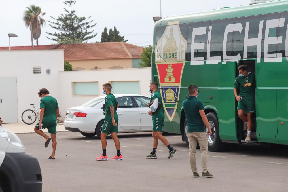 Se trata de su primer entrenamiento en este complejo deportivo para preparar el partido de mañana (22.00) en el Martínez Valero frente al Real Zaragoza.