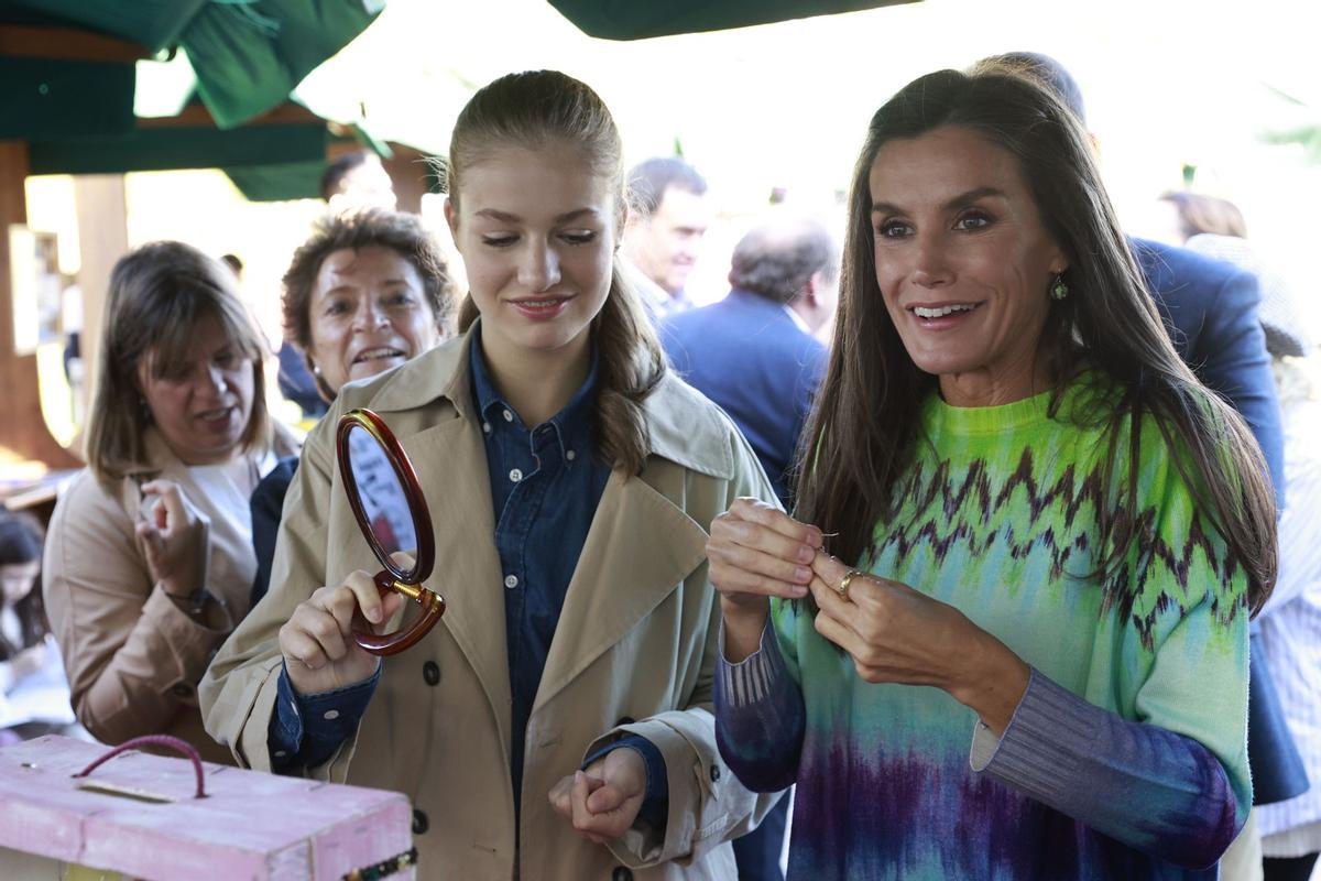 La visita al Pueblo Ejemplar de Asturias de la princesa Leonor y la reina Letizia, en octubre de 2023