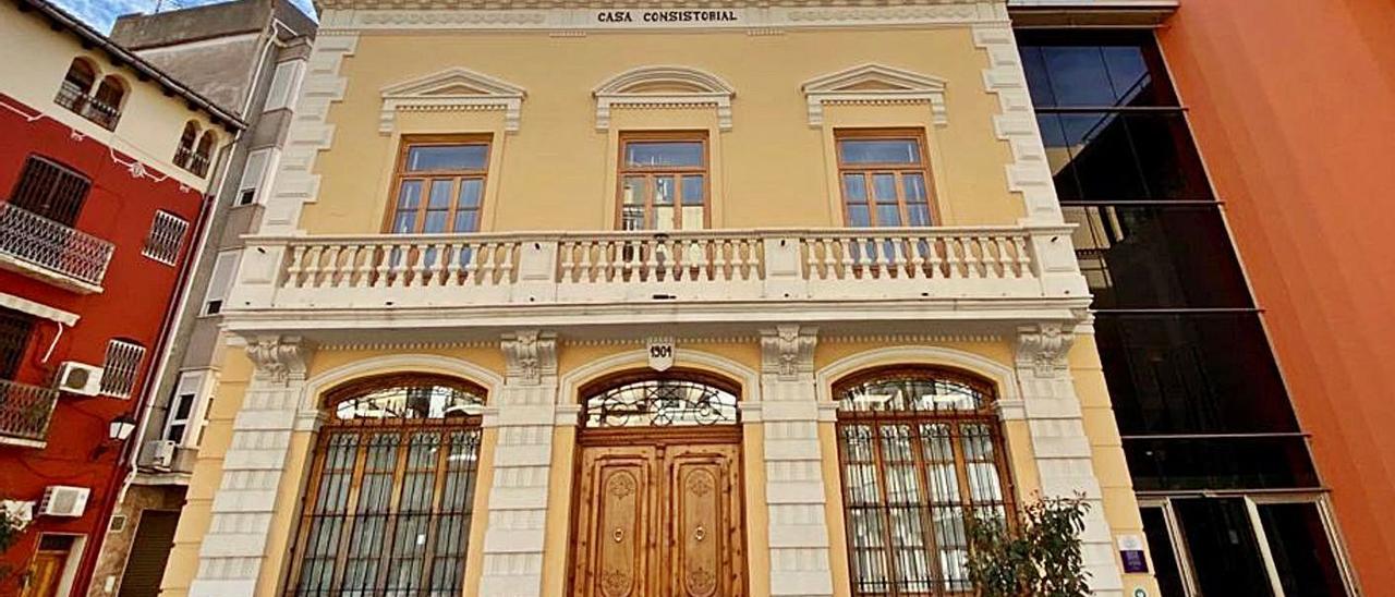 Fachada histórica de la Casa Consistorial de Algemesí. | VICENT M. PASTOR