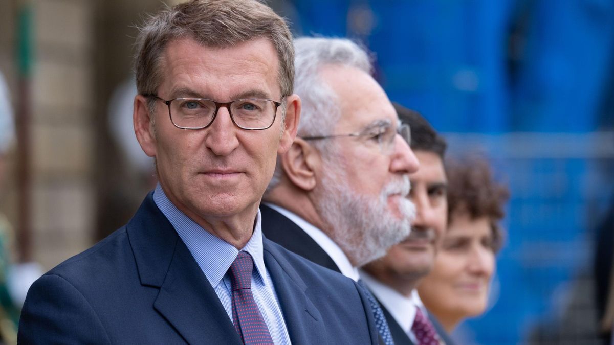 Alberto Núñez Feijóo durante la ofrenda al Apostol Santiago en Galicia.