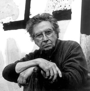 Tàpies posa per al suplement especial dels 25 anys d’EL PERIÓDICO, el 2003.