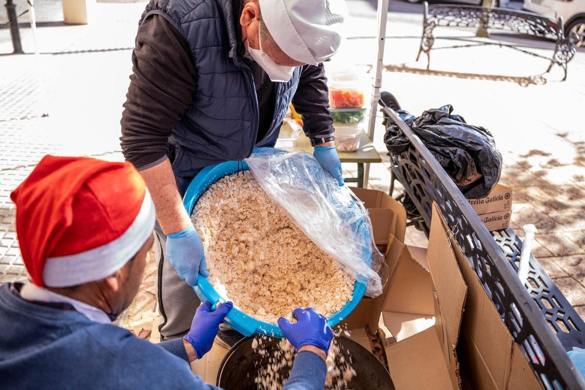 Las migas protagonizan las convivencias navideñas de las barriadas de Mérida