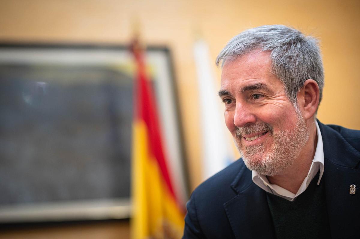 El presidente canario, Fernando Clavijo, durante la entrevista.