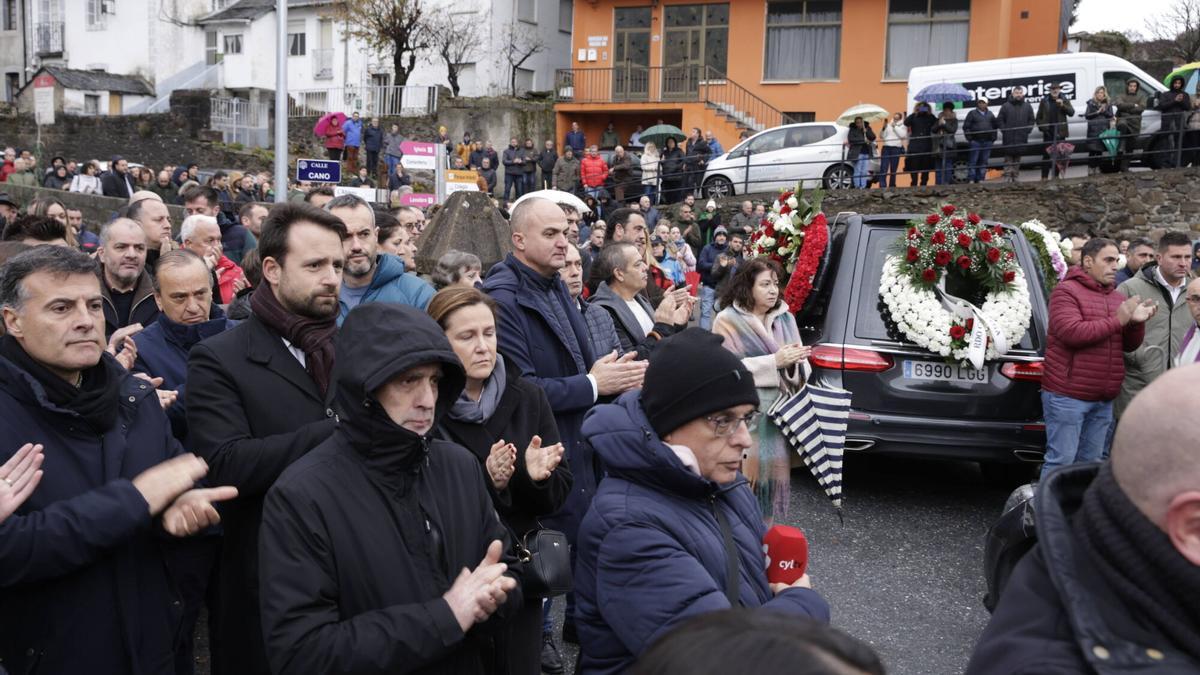 Villablino arropa a la familia del minero Anilson Soares en su multitudinario funeral