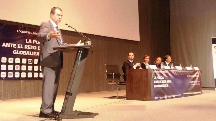 Caballero durante el Congreso de Policías Locales en Gijón.