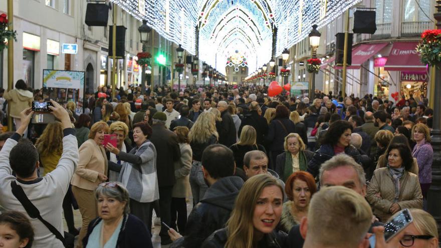 Imagen de la calle Larios con el alumbrado diseñado para esta Navidad.