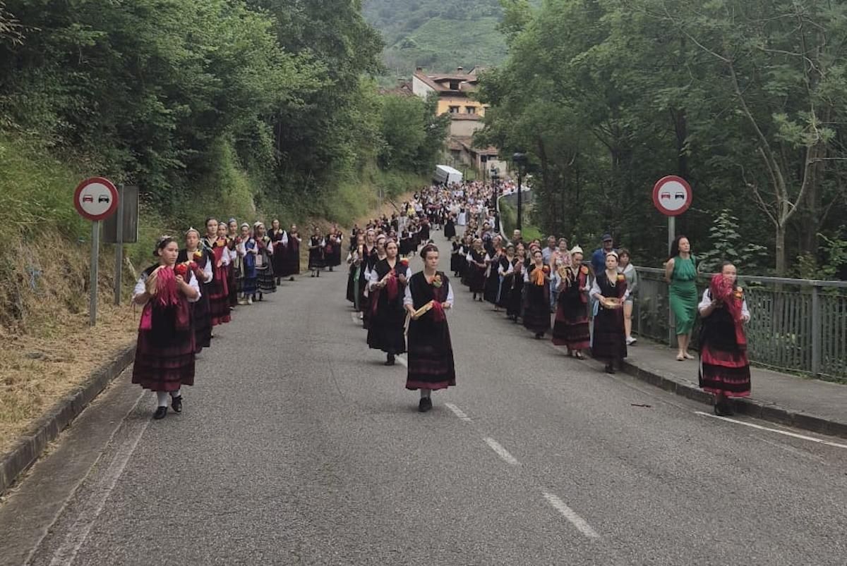 Fiestas de San Juan y San Pedro en Arenas de Cabrales.