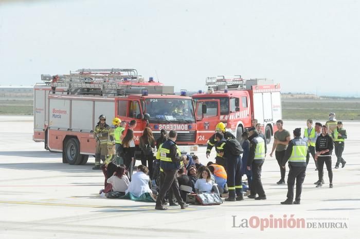 Simulan un accidente aéreo en aeropuerto