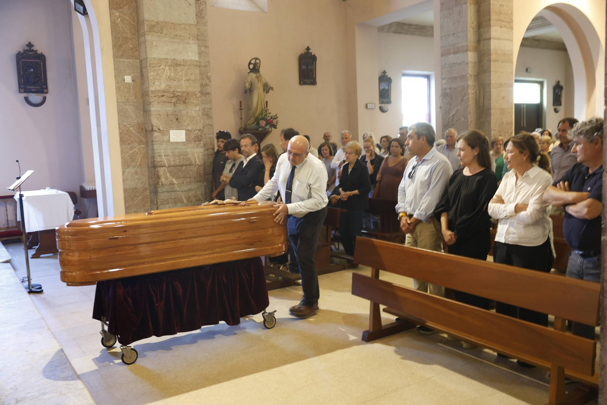 Arriondas despide a Marcial Manzano, "un paisano entrañable, de los de antes"