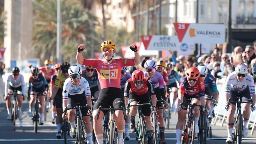 La suiza Linda Zanetti se impone al esprint en Valencia