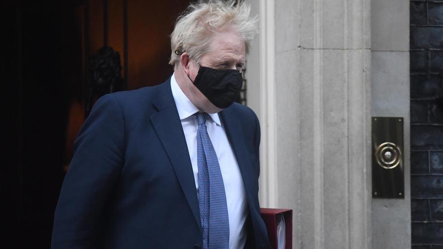 Boris Johnson afronta presiones para poner fin a las restricciones