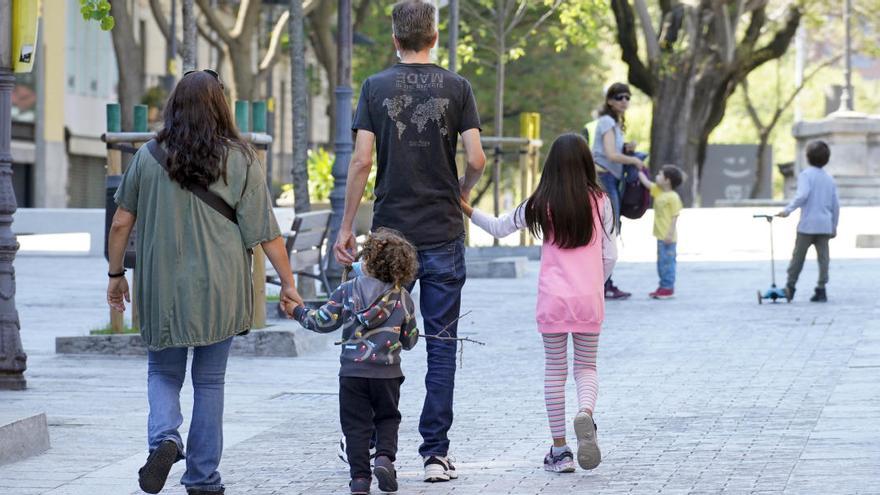 Famílies amb nens en una imatge de finals d&#039;abril.