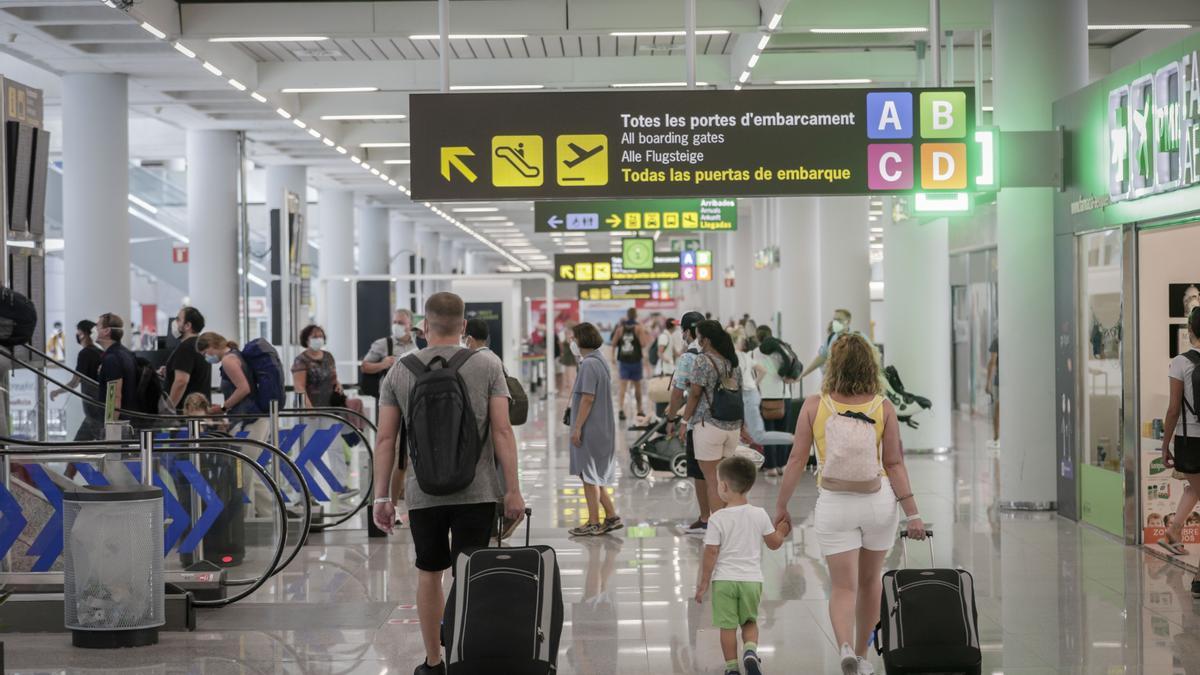 Turistas en el aeropuerto