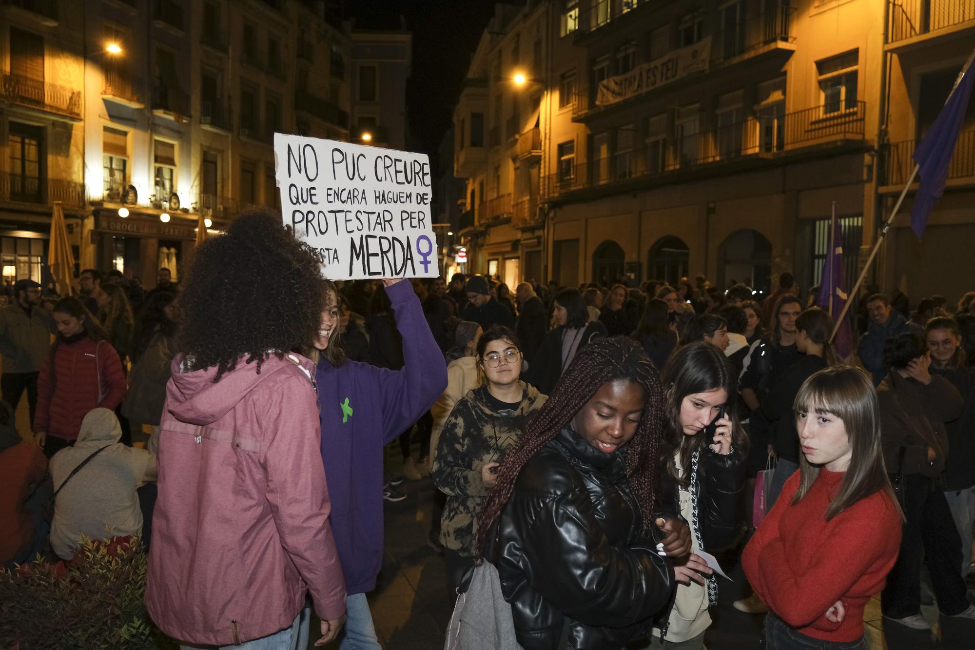 Manresa clama contra la violència masclista, en fotos