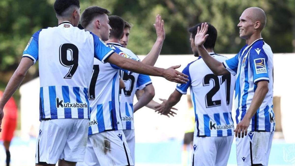 Jugadores de la Real Sociedad en el encuentro de pretemporada ante el Huesca