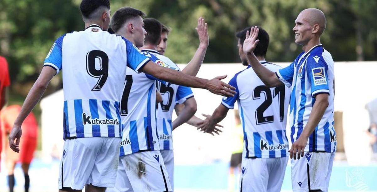 Jugadores de la Real Sociedad en el encuentro de pretemporada ante el Huesca
