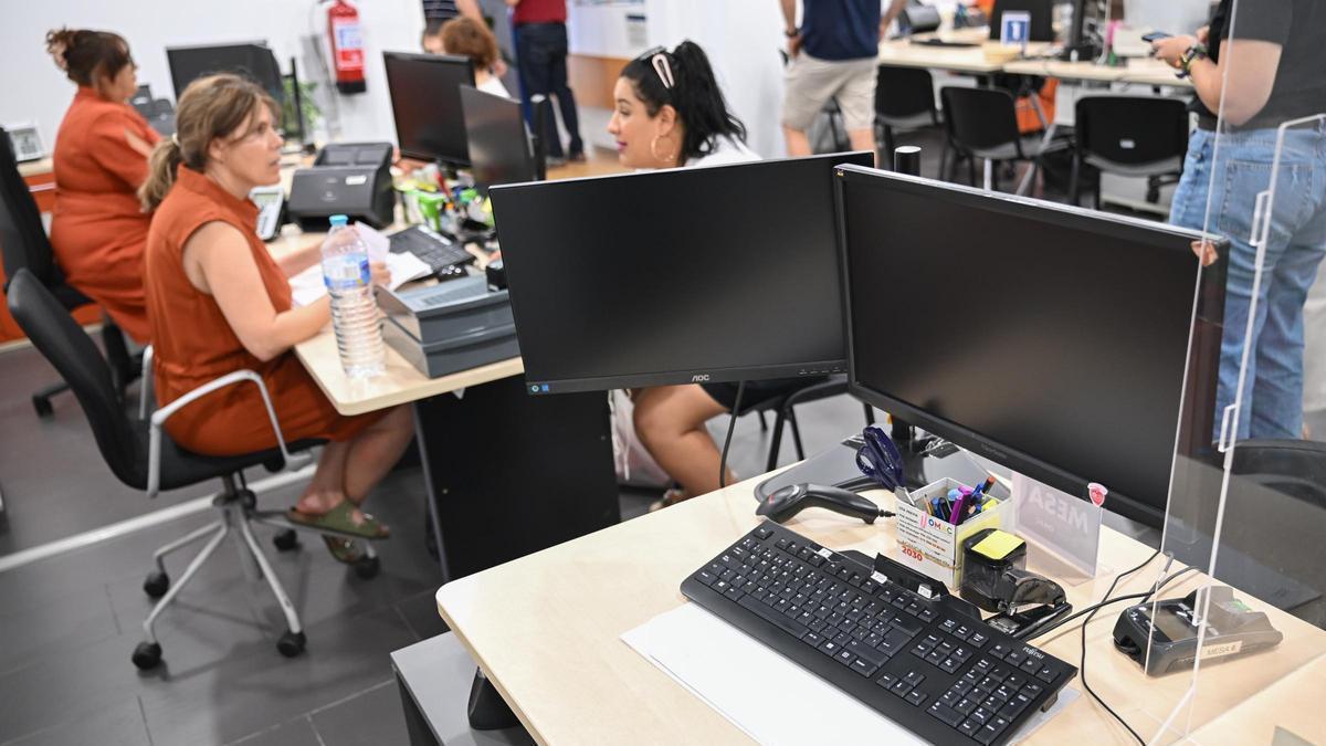 El ciberataque que sufrió Elche el verano pasado dejó en negro las pantallas de los funcionarios