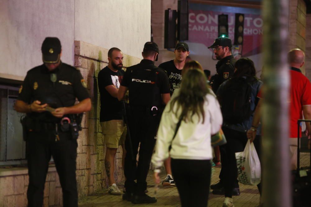 Acció Cultural del País Valencià y otras entidades protestan frente a la estación de Renfe