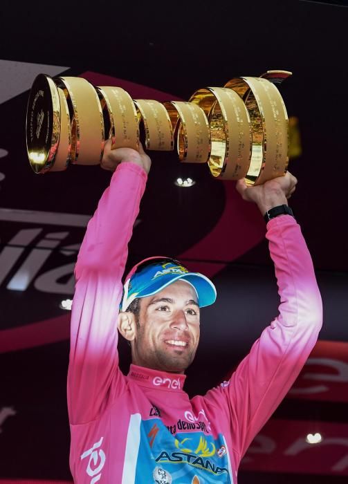 El ciclista del Astana se adjudicó su segundo Giro de Italia en la etapa que finalizó en Turín y que ha cerrado esta edición de la ronda italiana.