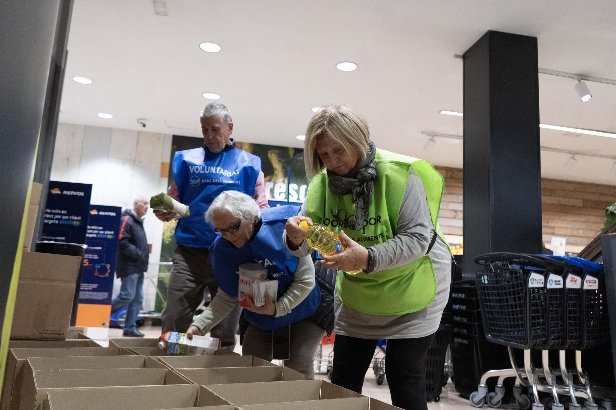 El Gran Recapte d'Aliments en supermercats de Manresa, en imatges