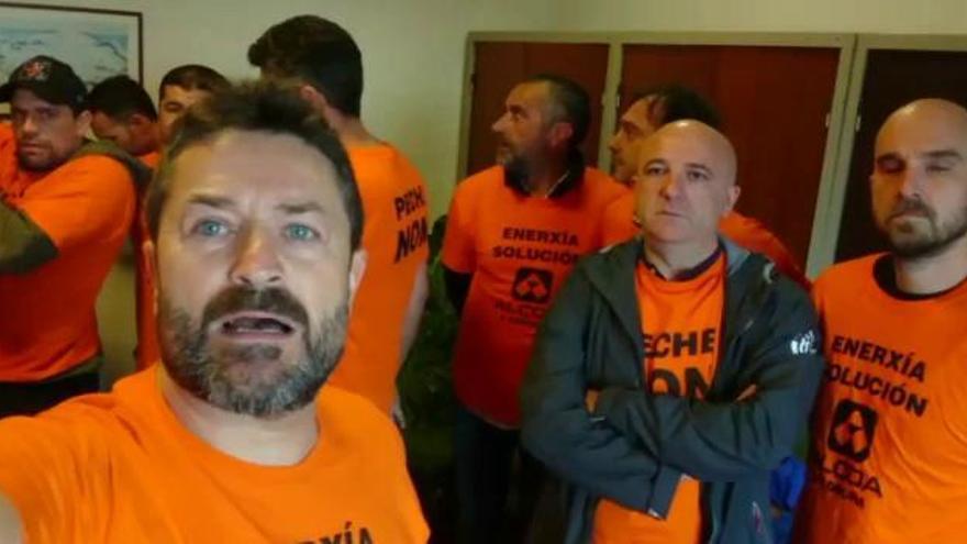 Encierro de trabajadores de Alcoa A Coruña en la Delegación del Gobierno en Galicia