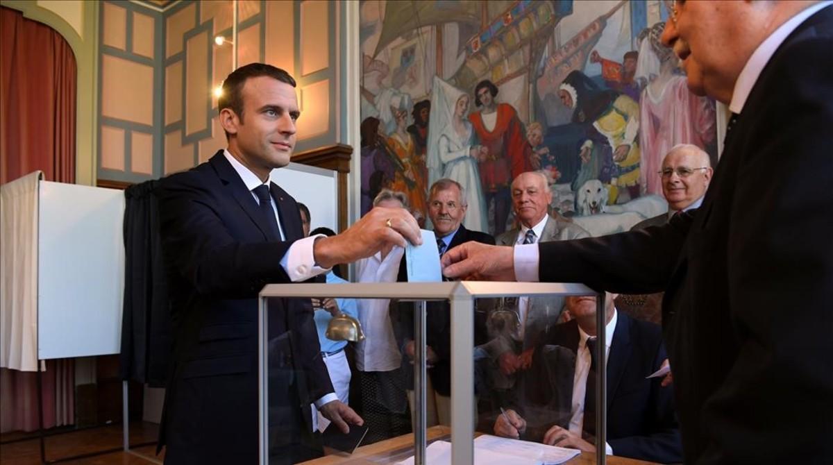 undefined38939175 french president emmanuel macron casts his ballot as he vote170618222433