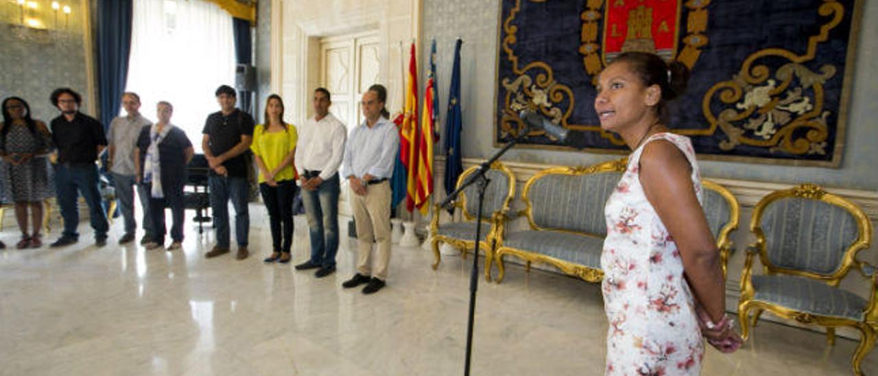 La edil Julia Angulo durante el acto de hermanamiento con la ciudad de Esmeraldas (Ecuador)