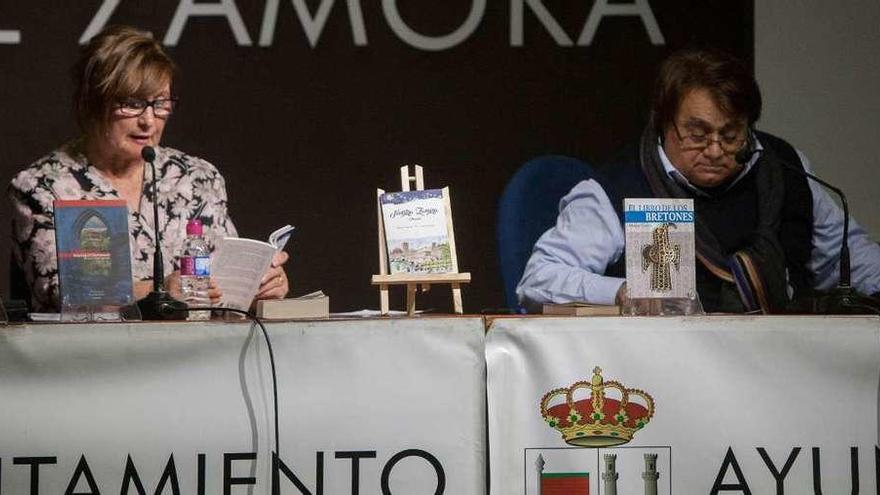 LauraTuruelo y Marcel García durante la presentación de &quot;Nuestra Zamora&quot;, ayer en La Alhóndiga.